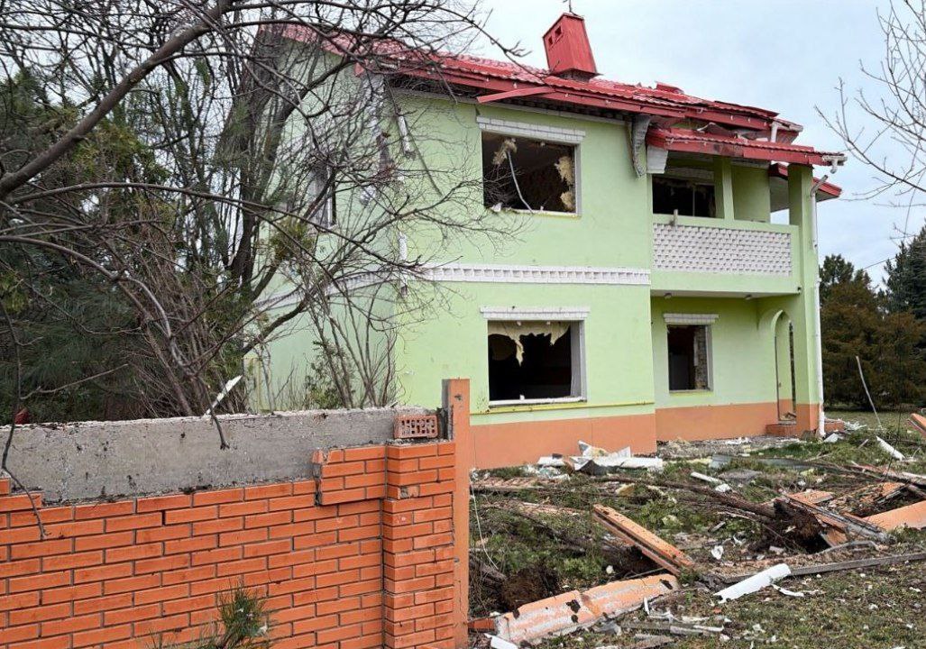 Три человека пострадали в результате российской атаки в Днепровском районе — фото 3