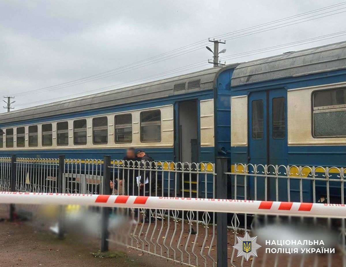Взрыв на железнодорожном вокзале в Овруче: четыре человека погибли, еще 12 пострадали — фото 3