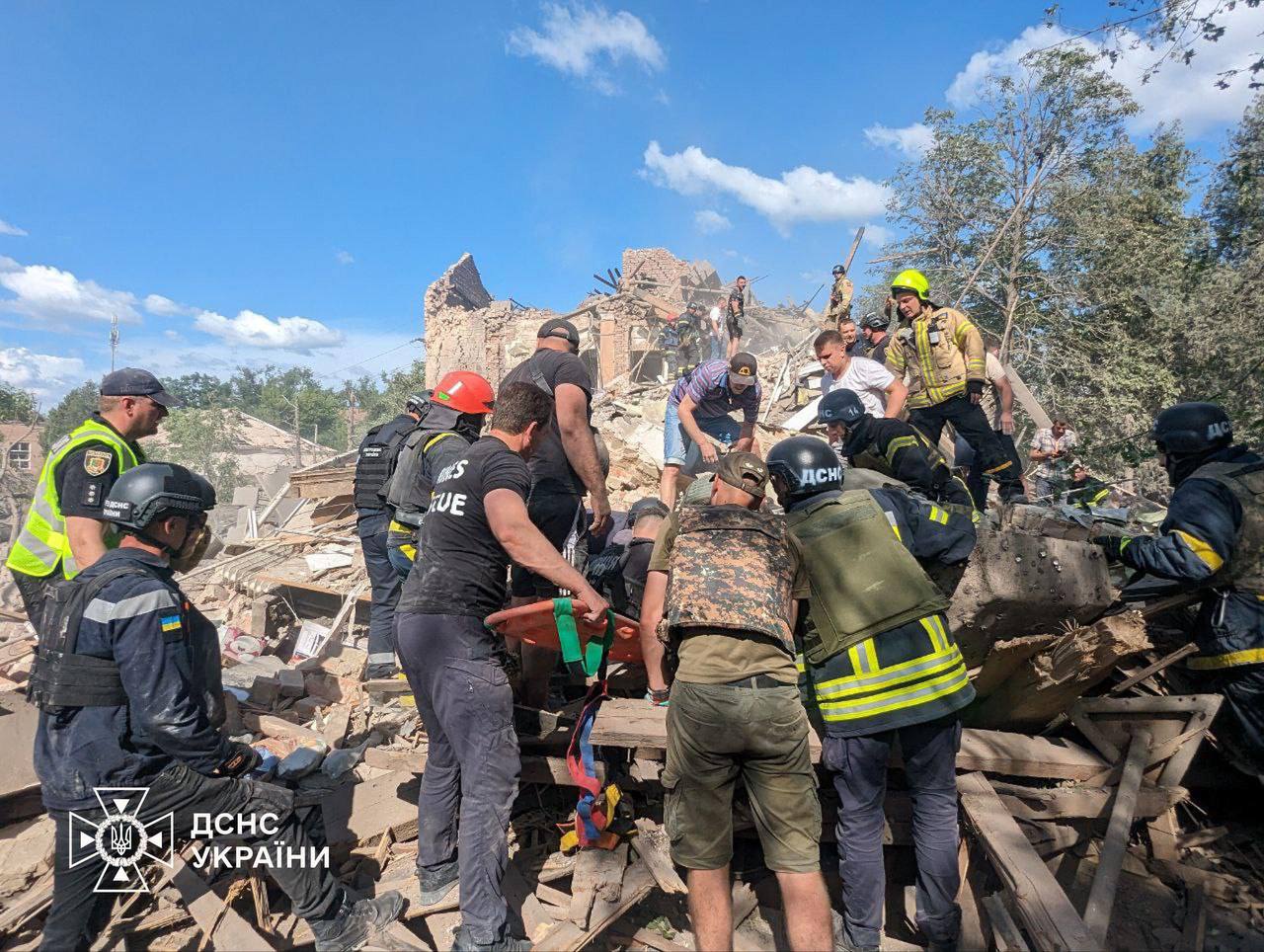 Внаслідок обстрілу у Кривому Розі загинули 9 людей: у місті оголошено жалобу — фото 1