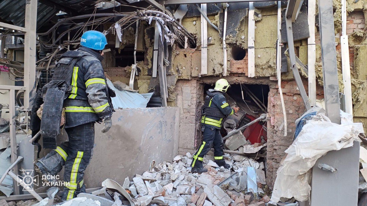 В Ізюмі госпіталізовано 24 особи, троє - у важкому стані — фото 6