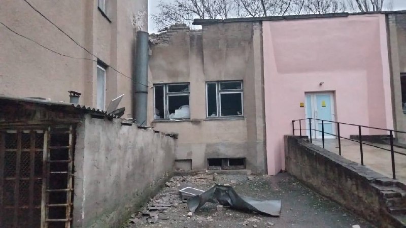 Россия нанесла удар по детскому отделению больницы в Херсоне: фото — фото