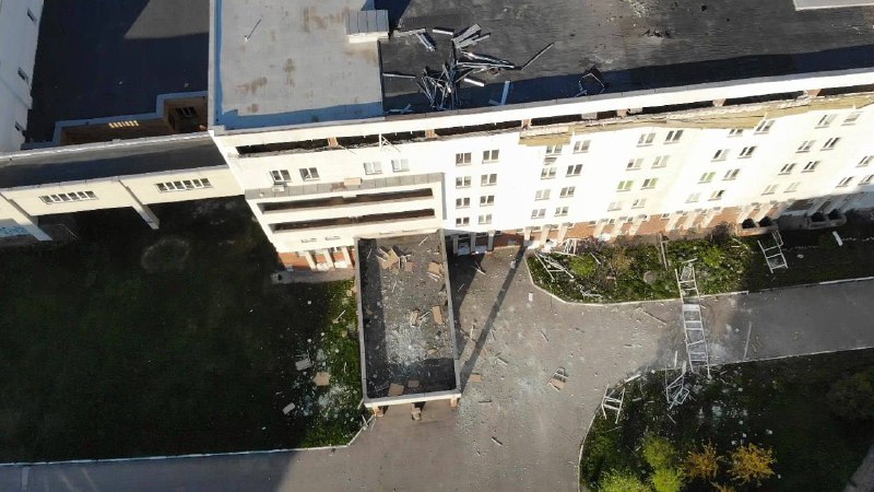 В Харькове оккупанты плотным огнем атаковали больницу и жилые дома: фото, видео — фото