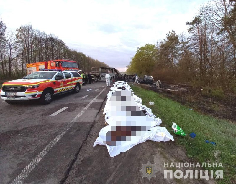 В жутком ДТП в Ровенской области погибли 26 человек  — фото