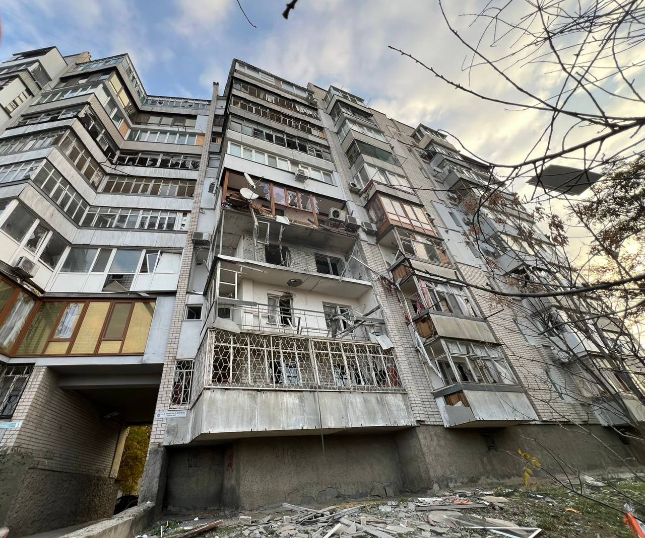 Две женщины погибли в результате российского обстрела Херсона (фото) — фото 2