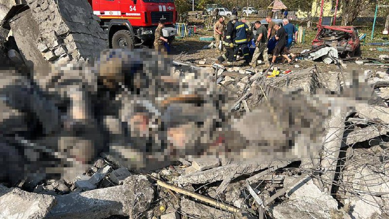 Росіяни вдарили по магазину та кафе в селі під Куп'янськом: відомо про 49 загиблих — фото 5