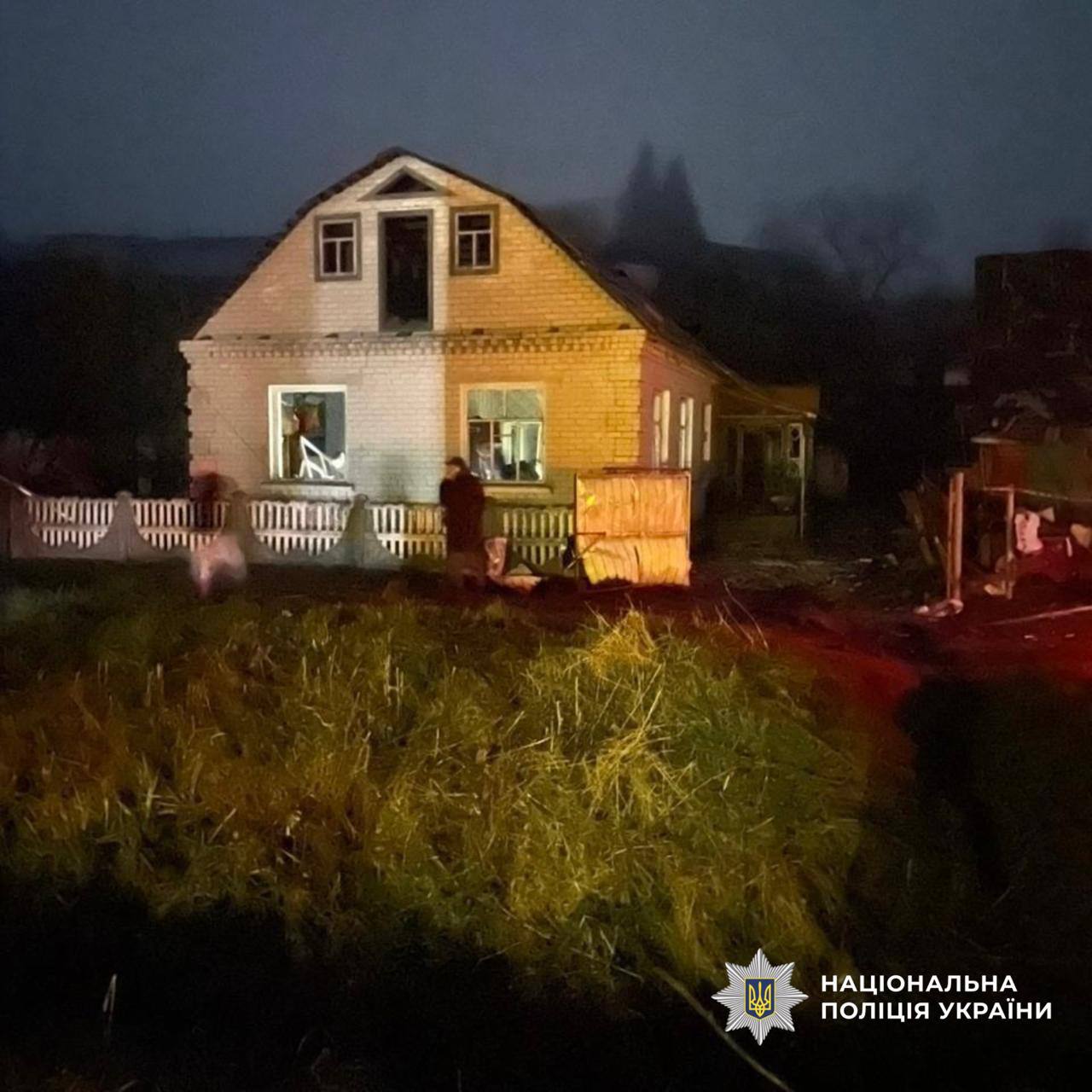 Три человека пострадали в своих домах в результате российского удара по Черниговской области — фото 6