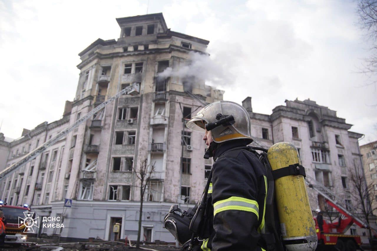 Появились фото последствий ракетной атаки на Киев — фото
