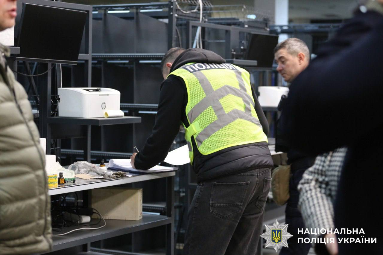 Чоловіка, причетного до вибуху на ”Укрпошті” у Києві, затримано — фото 5 Чоловіка, причетного до вибуху на ”Укрпошті” у Києві, затримано — фото 5