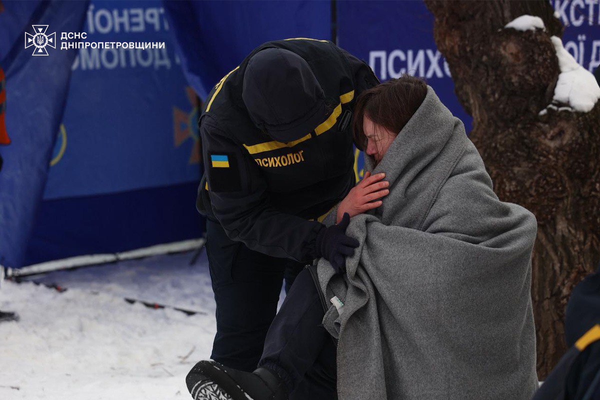 Российский БПЛА влетел в жилой дом в Днепре: 14 пострадавших — фото 8