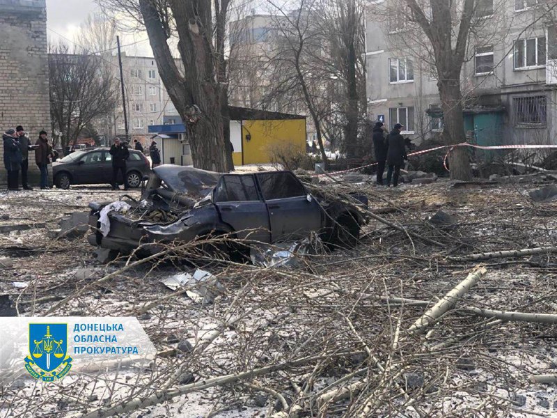 Удар по жилому дому в Покровске: ранены 12 человек, под завалами минимум 2 — фото