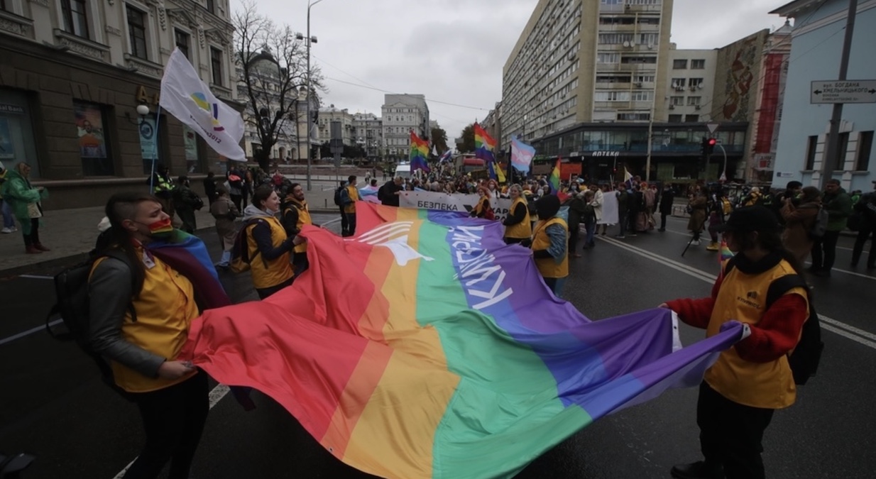 ”Будь собою - ми з тобою”: в Києві сьогодні відбувся Марш рівності, не обійшлося без сутичок — фото 2