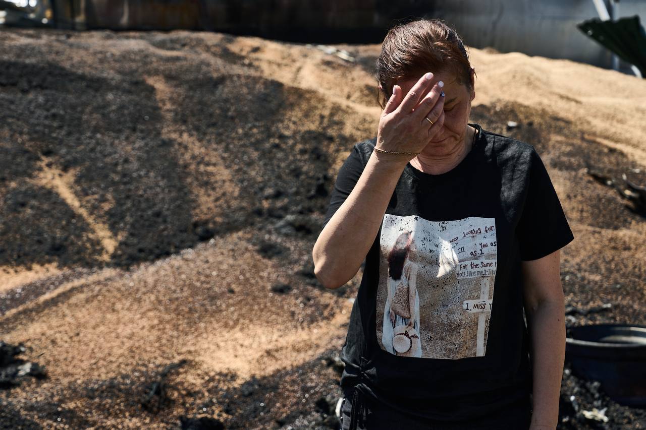 ”Выращен под сиренами, собран под ракетными обстрелами”: фото уничтоженного под Одессой урожая — фото 1