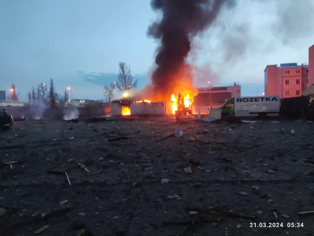 Склад Rozetka було знищено під час ракетного удару по Києву: фото — фото
