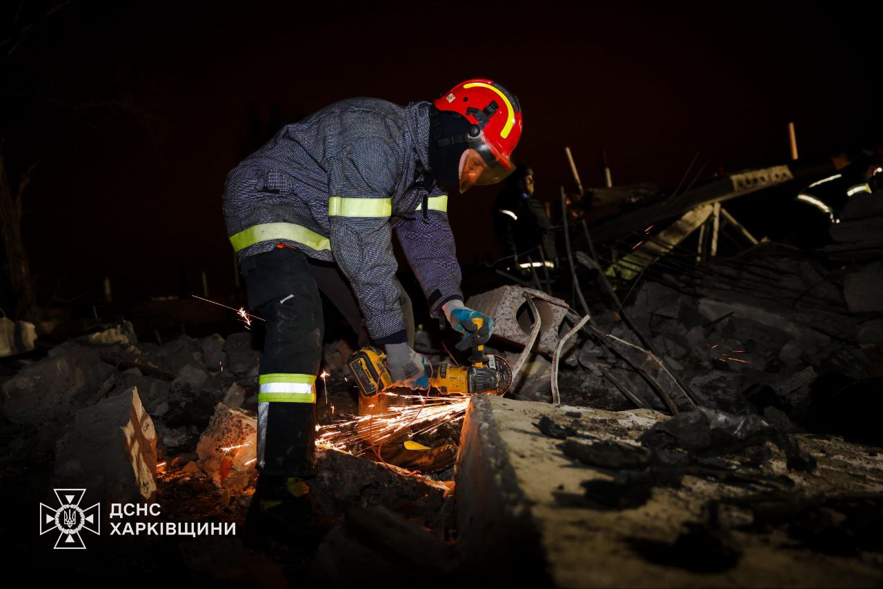 Россияне нанесли ракетный удар по Харькову: кадры последствий — фото 7