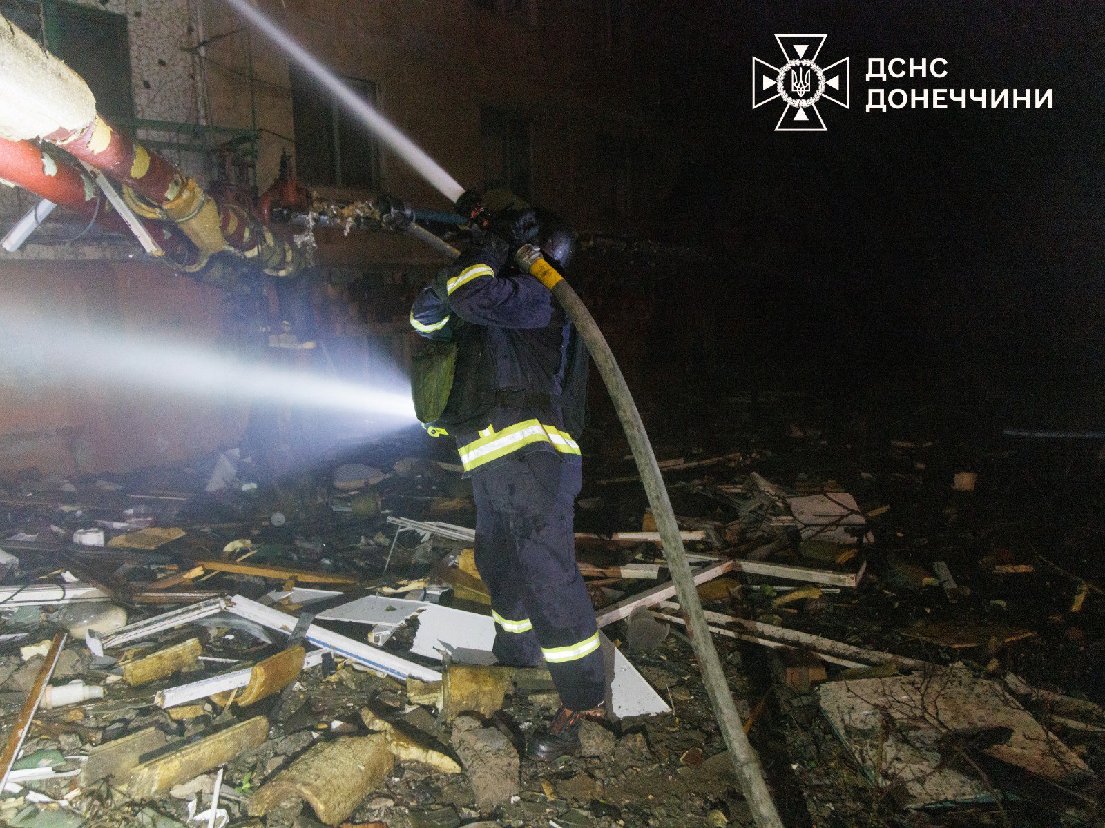 У Краматорську російський БПЛА влетів у житлову дев'ятиповерхівку: кількість жертв зросла до 2 — фото 5