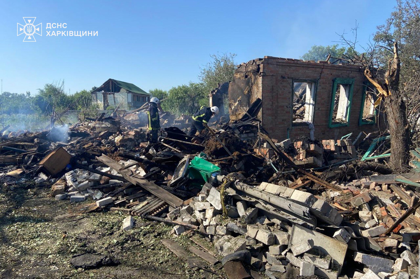 Росіяни обстріляли селище Борова: є загиблі — фото 8