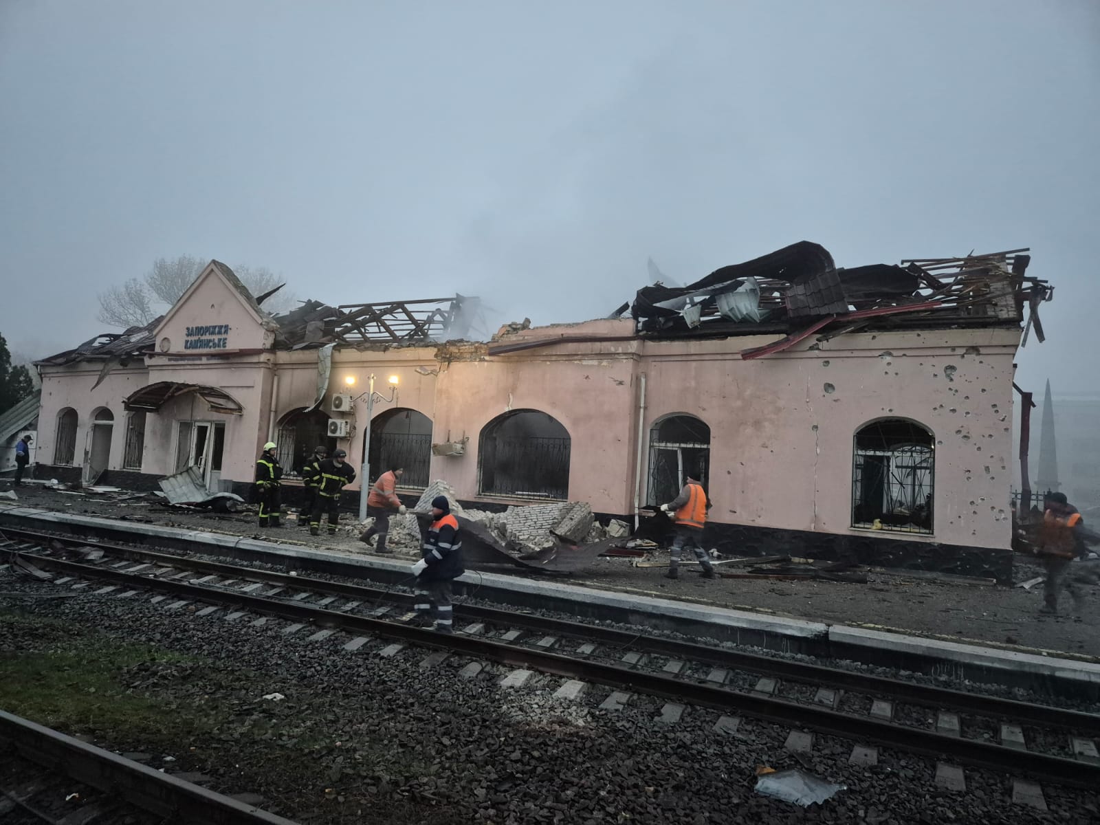 Росіяни атакували залізничну станцію ”Запоріжжя-Кам'янське” у Дніпропетровській області — фото 1