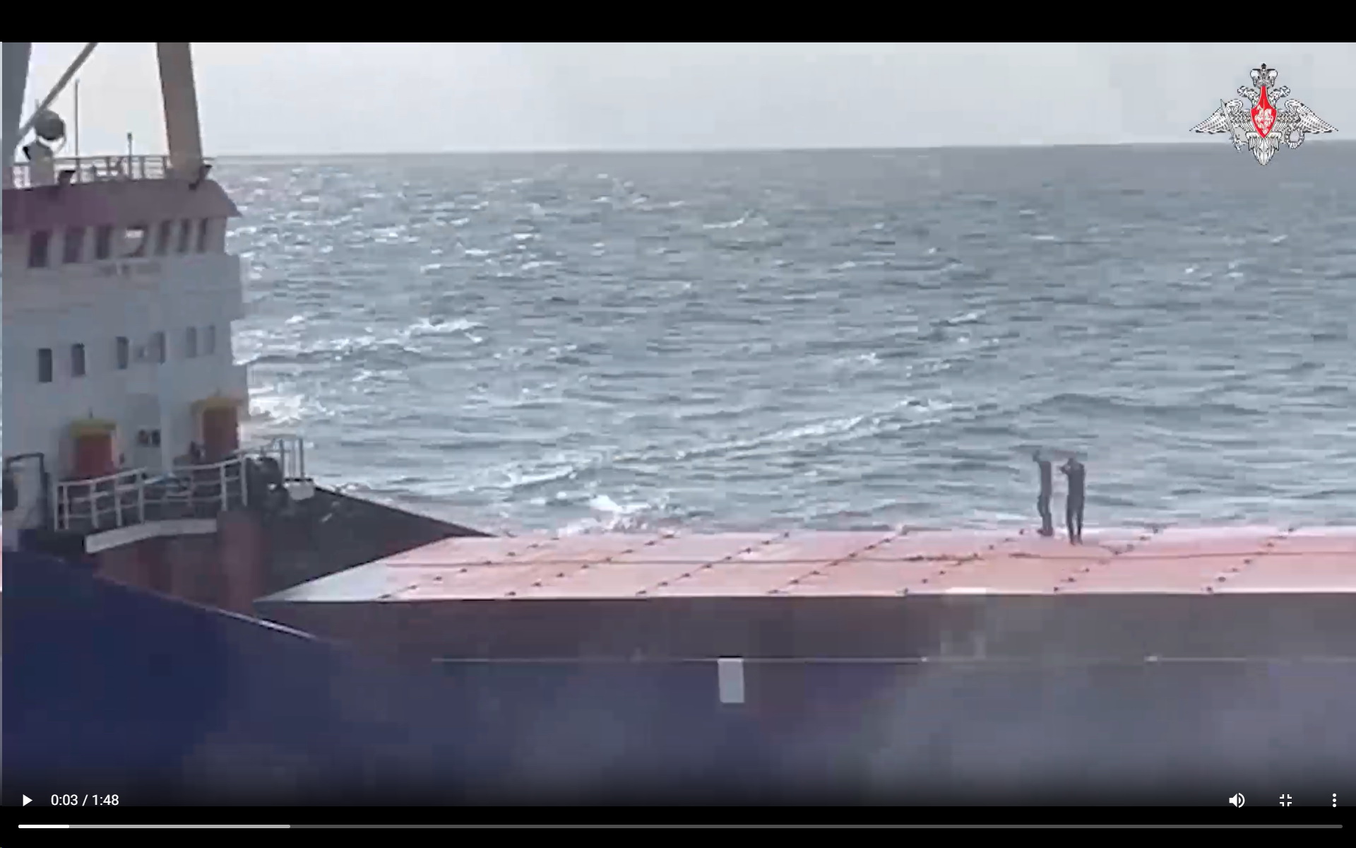 В РФ показали, как захватили сухогруз в Черном море: людей ставили на колени, угрожая оружием — фото
