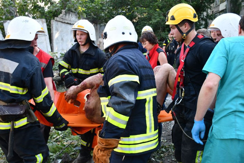 Ракетный удар по жилому дому в Николаеве: число жертв растет (фото, видео) — фото 10