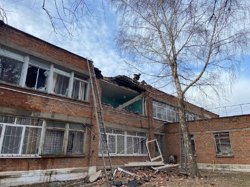 Россияне обстреляли больницу в Сумской области, погиб ребенок: фото — фото