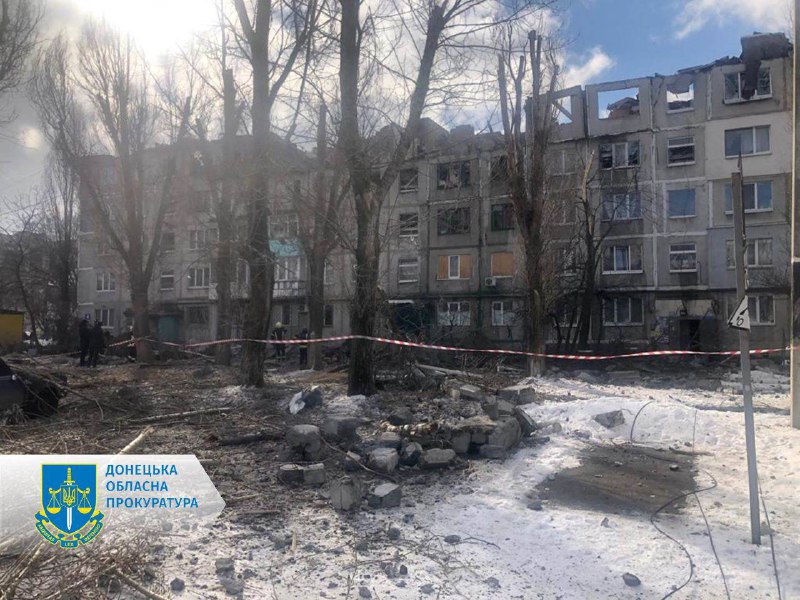 Удар по жилому дому в Покровске: ранены 12 человек, под завалами минимум 2 — фото