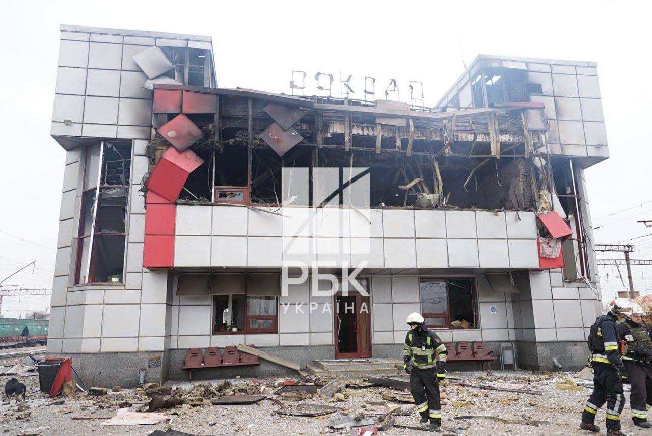 В Фастове после российской атаки полностью уничтожен вокзал: фото — фото 3