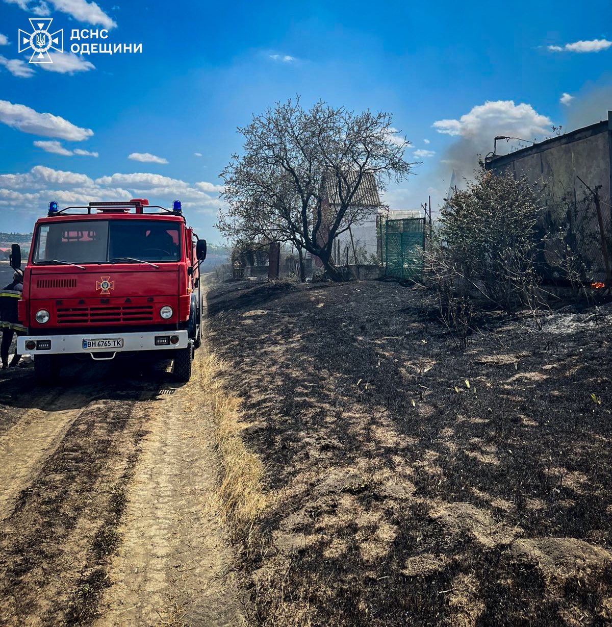 Одна людина загинула, троє постраждали, спалюючи сухостій у спеку, на Одещині — фото 3