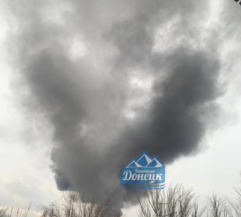 В Іловайську горить нафтосховище окупантів: фото — фото