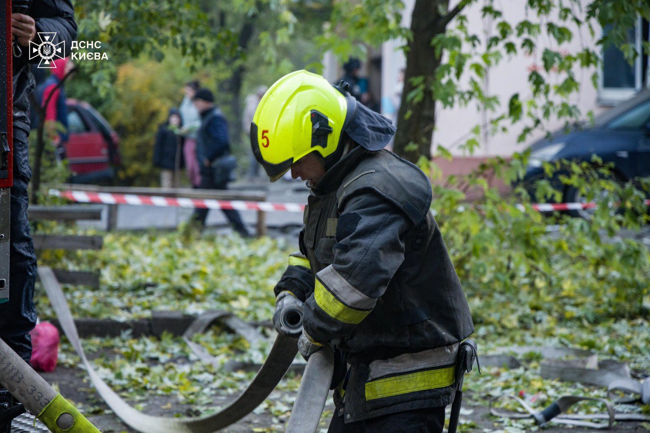 До 25 осіб збільшилася кількість постраждалих під час обстрілу Києва, з них п'ятеро - діти — фото 6
