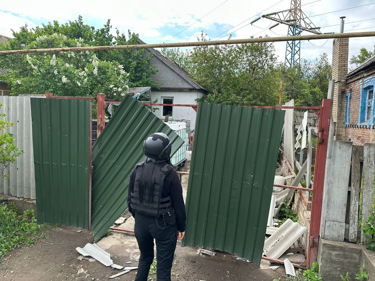 Росіяни скинули керовану бомбу на Костянтинівку, є поранені (фото) — фото