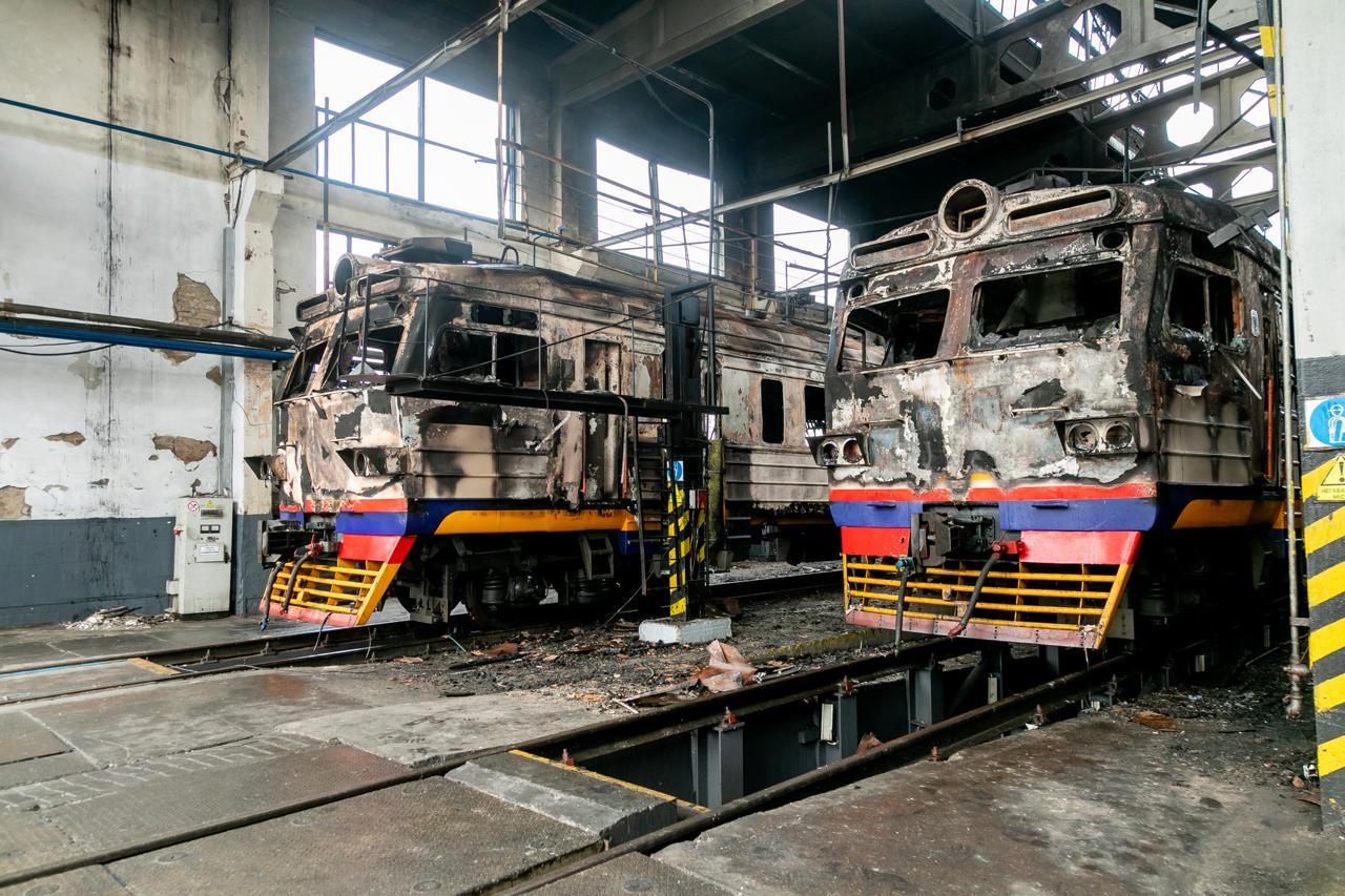 У Фастові російський удар знищив депо та 27 вагонів приміських поїздів: фото — фото 3
