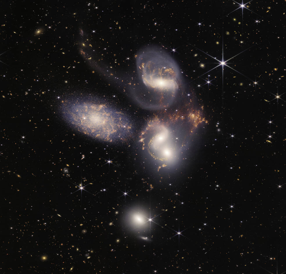 Свет древней Вселенной: телескоп Джеймс Уэбб прислал на Землю уникальные снимки — фото 2