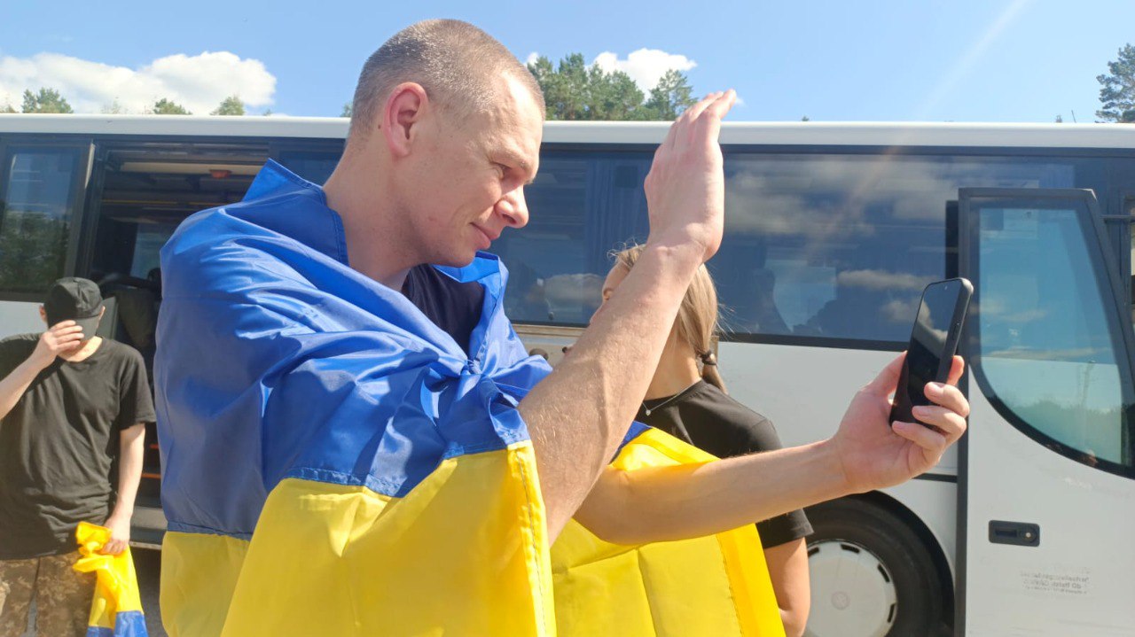 Обмен пленными: домой вернулись украинцы, которые были в плену более 10 лет (фото) — фото 6