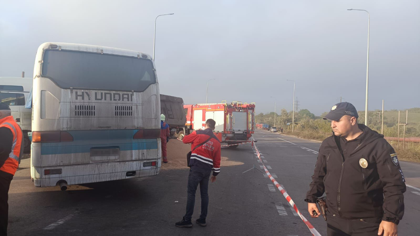 Под Одессой фура протаранила пассажирский автобус: много пострадавших — фото 1