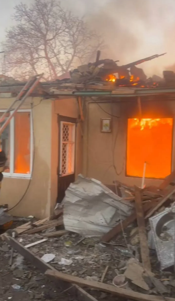 В Одессе в результате российского удара сгорел дом мужчины, который год назад потерял жену и сына из-за атак — фото 1