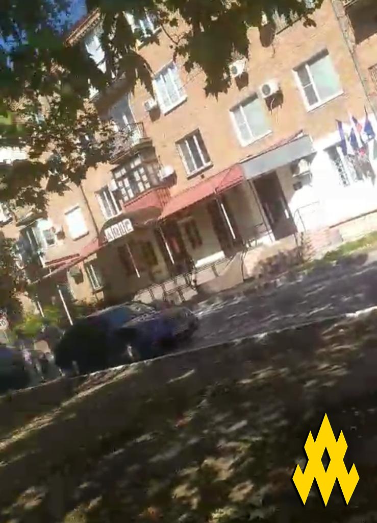 Партизани знищили штаб ”Єдиної Росії” у Новій Каховці — фото