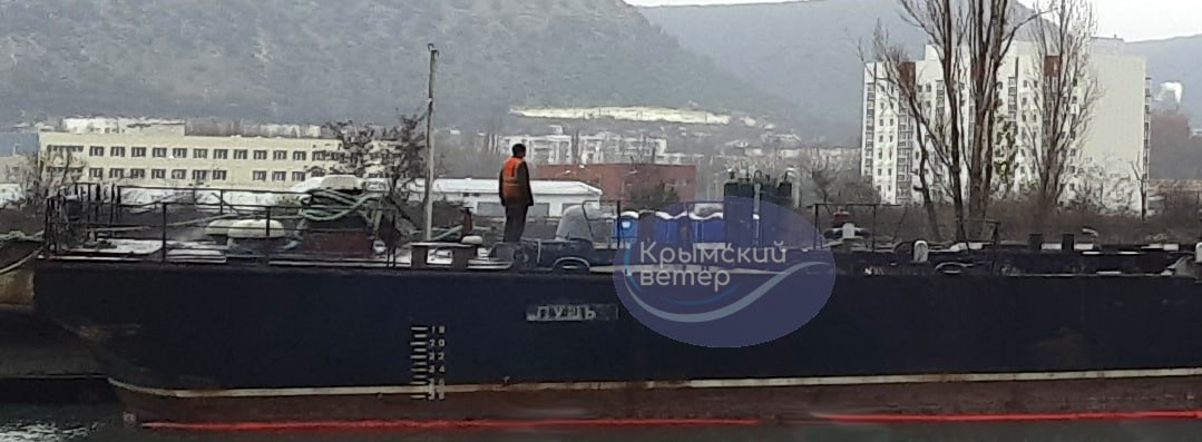 У Севастополі окупанти ріжуть на метал знаменитий тральщик ”Черкаси” та корабель ВМСУ ”Луцьк” — фото