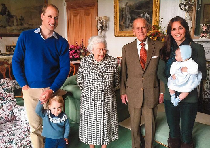 Королевская семья опубликовала снимки с принцем Филиппом, которые ранее никто не видел — фото