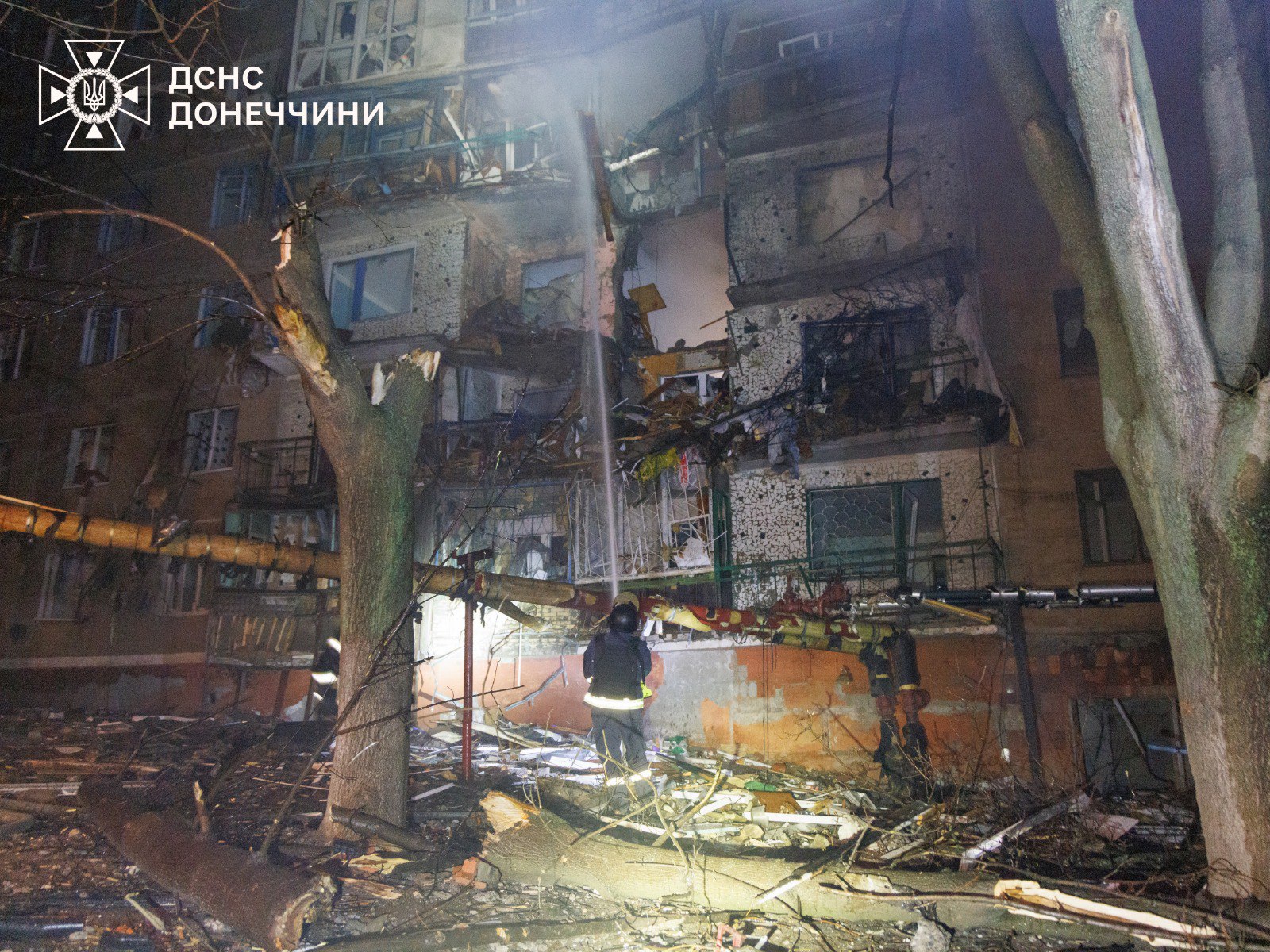 У Краматорську російський БПЛА влетів у житлову дев'ятиповерхівку: кількість жертв зросла до 2 — фото 6