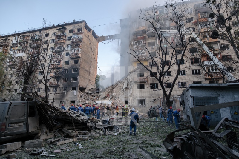Росіяни вдарили по Києву: 14 людей загинули, понад 50 постраждали (фото, відео) — фото 1