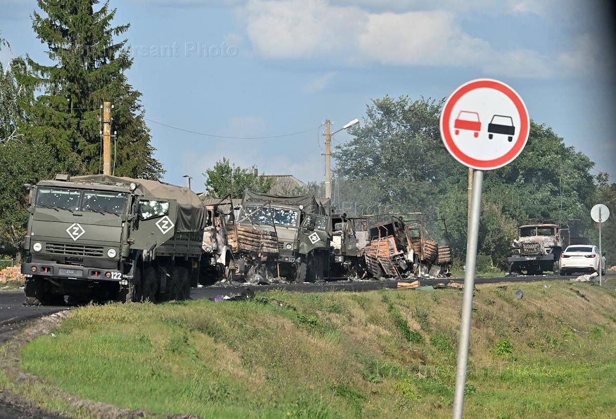 Появились жуткие фото разбитой российской военной колонны в Курской области — фото 2