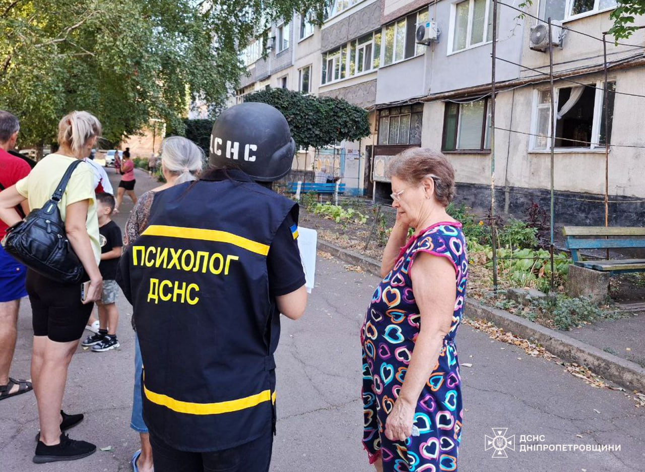 Спасатели показали последствия обстрела Павлограда: число раненых выросло до 40 — фото 5