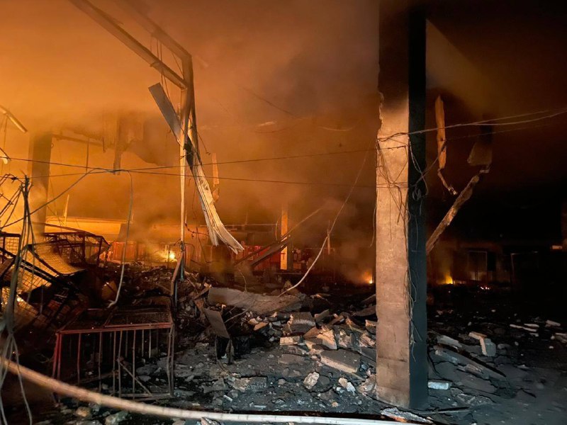 Россия атаковала предприятие в Днепре: был сильный пожар, есть раненые — фото 3