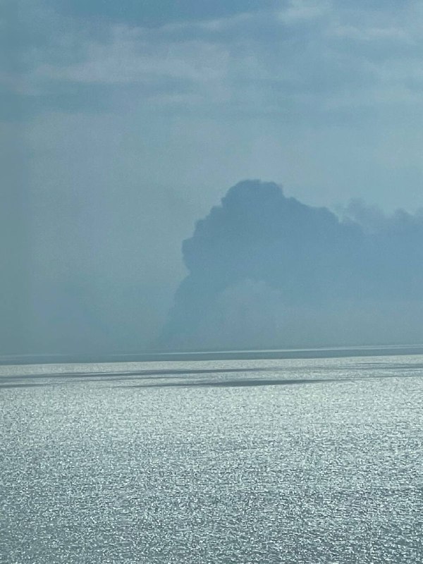 Ракетный удар по Одессе: горит ”экологическая бомба” - танкер Millennial Spirit (фото, видео) — фото 1
