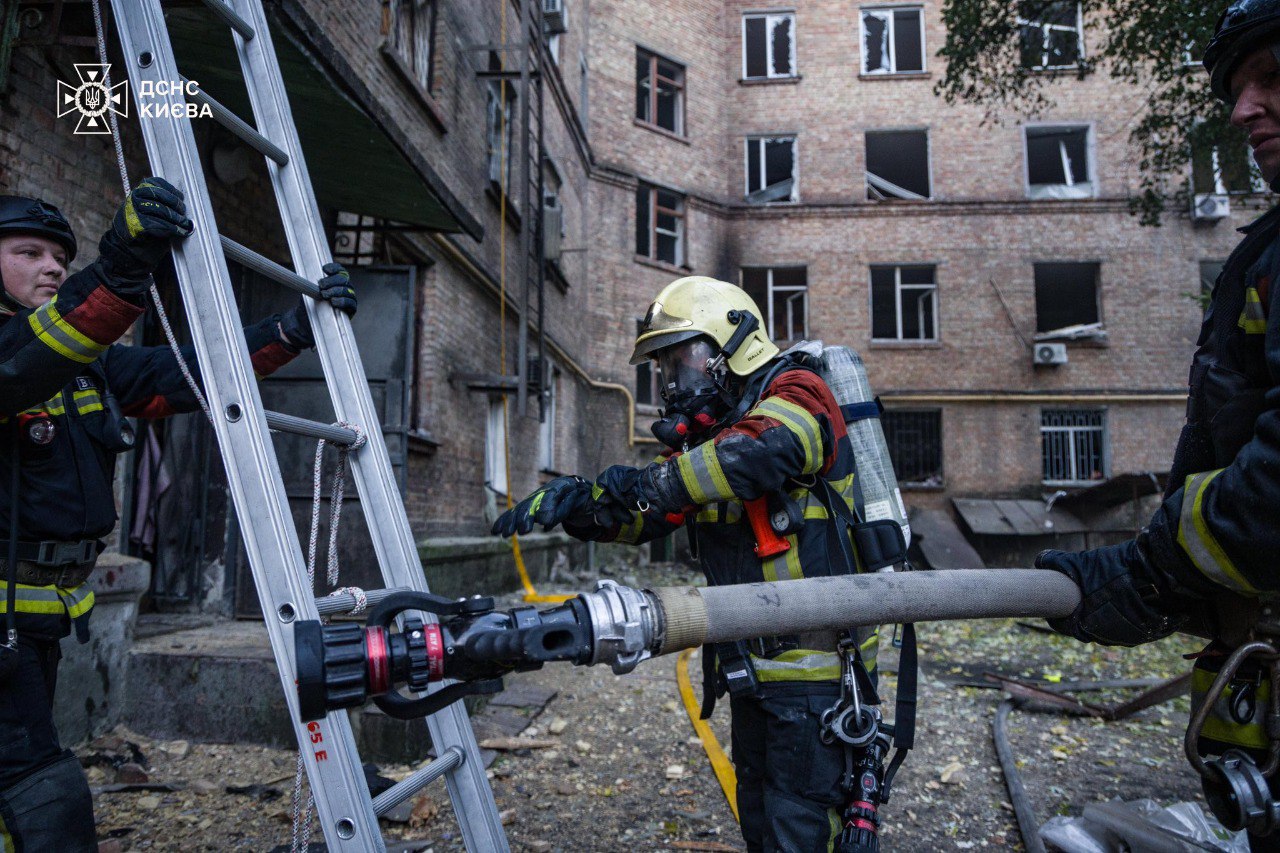 До 25 осіб збільшилася кількість постраждалих під час обстрілу Києва, з них п'ятеро - діти — фото 7