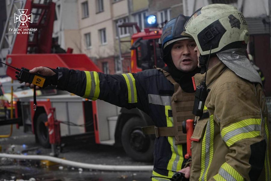 В Киеве растет число жертв российского ракетного удара: фото последствий — фото