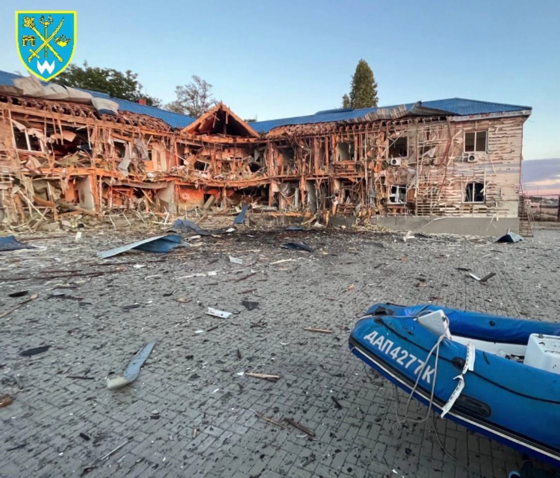 В Одесі уламки дрону знищили яхт-клуб: фото — фото