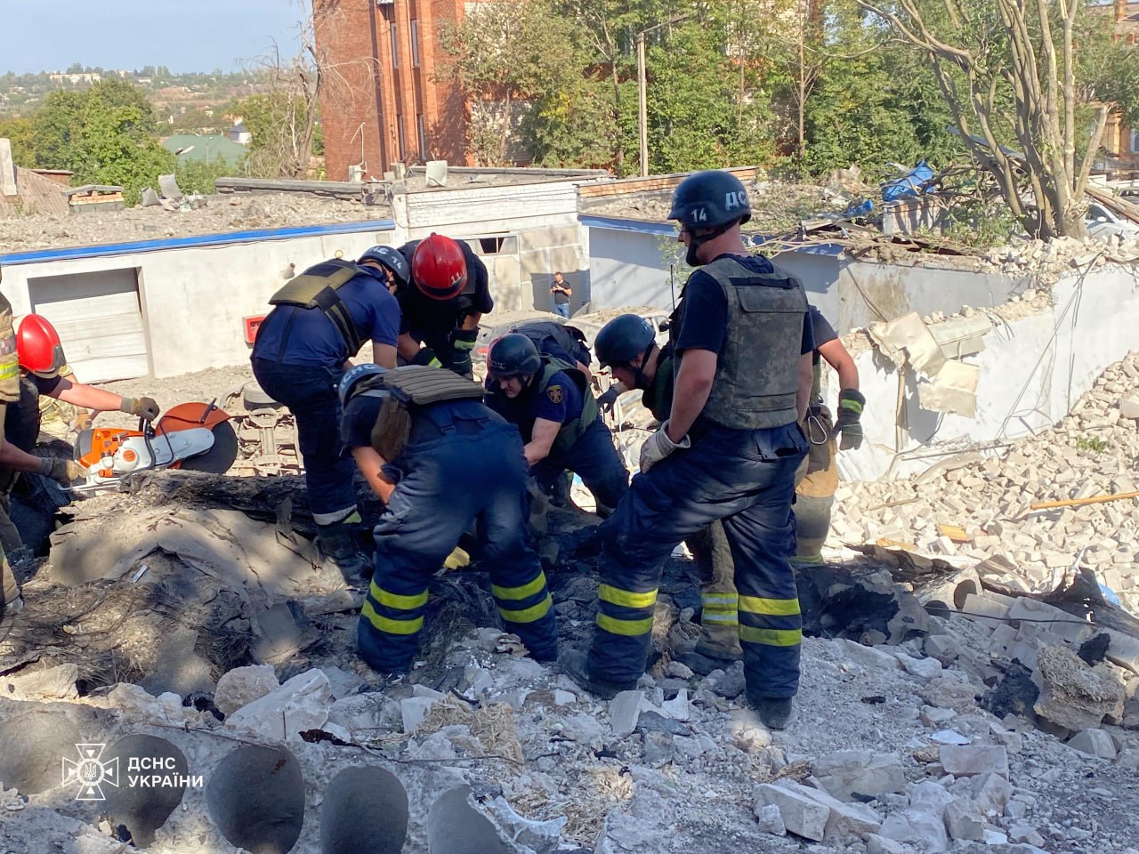 У Кривому Розі триває рятувальна операція: у ДСНС показали фото — фото 4