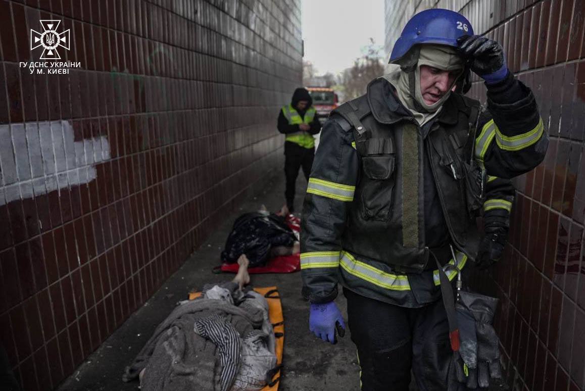 У Києві зростає кількість жертв російського ракетного удару: фото наслідків — фото