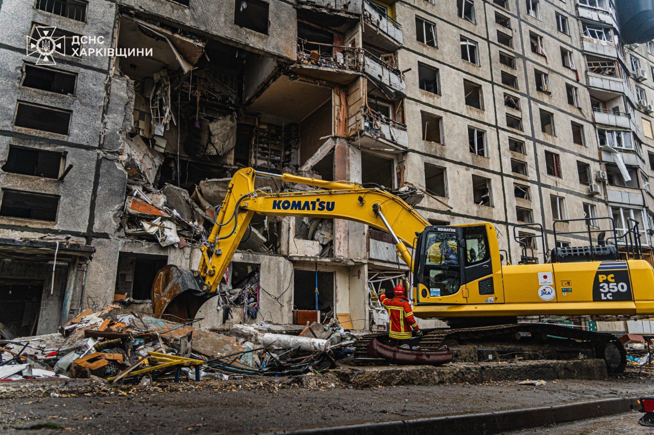 Під завалами будинку у Харкові знайшли ще одне тіло: фото — фото 6